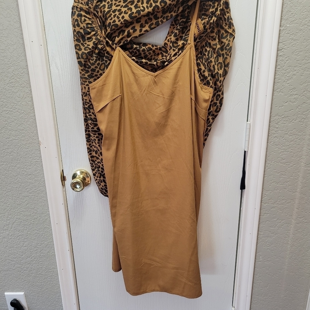 Leopard dress size small EUC Romantic - Picture 8 of 9